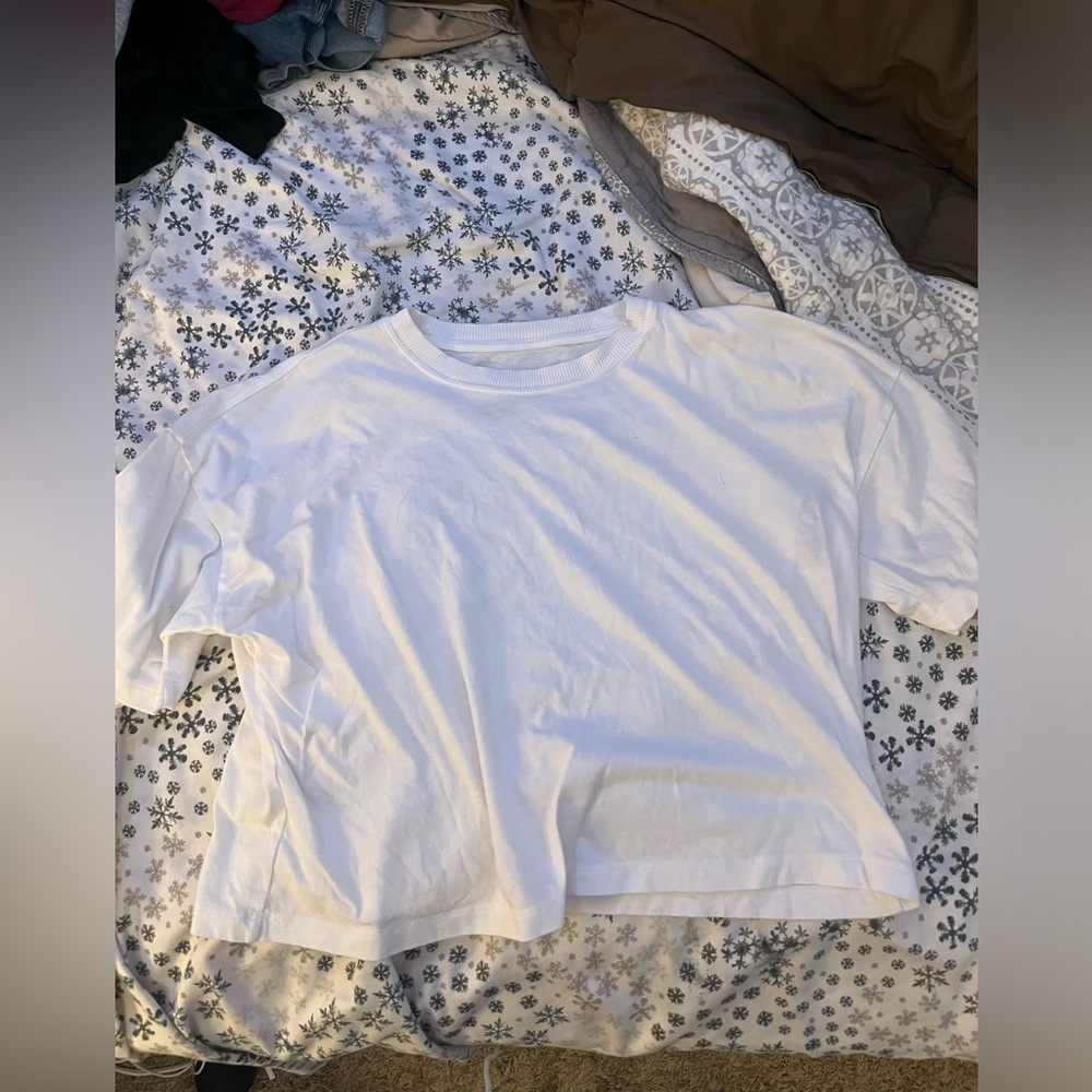 White crop top t shirt